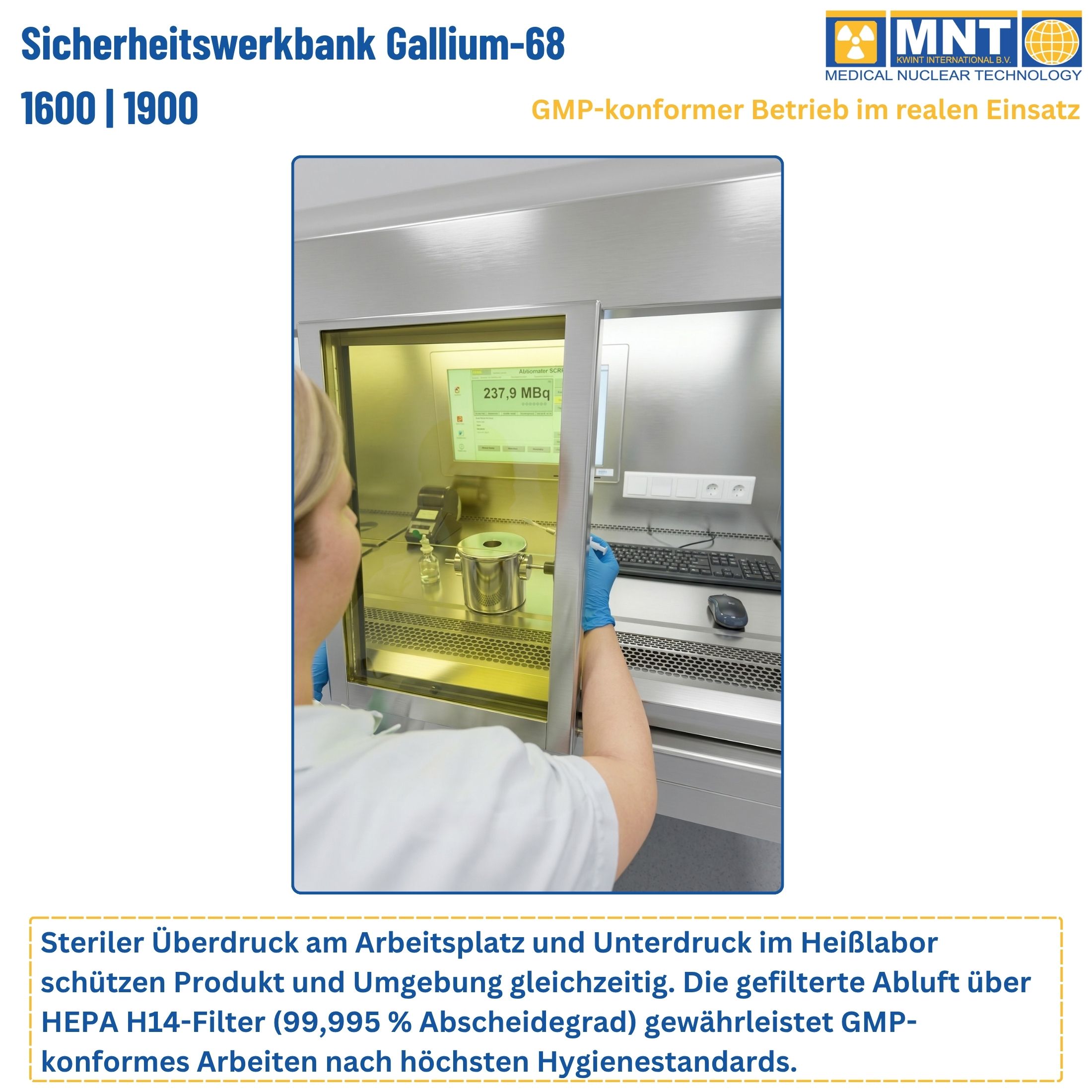 MTRA bei der Arbeit an der Ga-68-Sicherheitswerkbank UTF 1600/1900 im realen Laborbetrieb. Das System arbeitet mit sterilem Überdruck am Arbeitsplatz, Unterdruck im Heißlabor und HEPA H14-Filterung der Abluft – GMP-konform nach höchsten Hygienestandards.