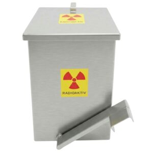 Abgeschirmter Edelstahl-Treteimer von MNT Kwint mit Tretmechanismus, Bleiabschirmung 5–10 mm und RADIOAKTIV-Kennzeichnung – für die sichere Entsorgung radioaktiver Abfälle im Heißlabor.
